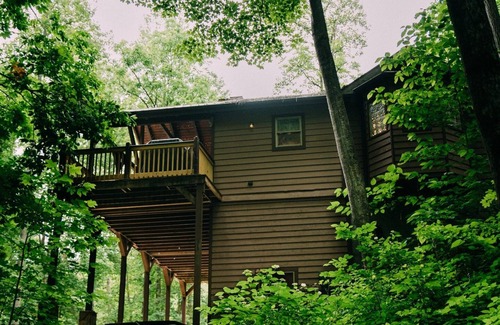 Stanton Cabin | Creekside Oasis! A 3-bedroom cabin with a fantastic view in Birch Hollow.