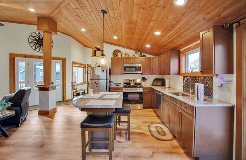 Wellsboro House | Creekside Retreat: Rail Trail Access Nearby!