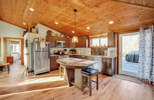 Wellsboro House | Creekside Retreat: Rail Trail Access Nearby!