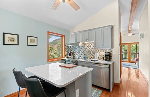 Durango Cottage | Creekside Retreat, Pet Friendly, A/C, Incredible Views, Close to town!