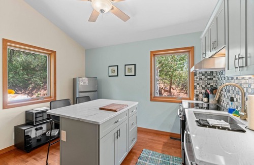 Durango Cottage | Creekside Retreat, Pet Friendly, A/C, Incredible Views, Close to town!