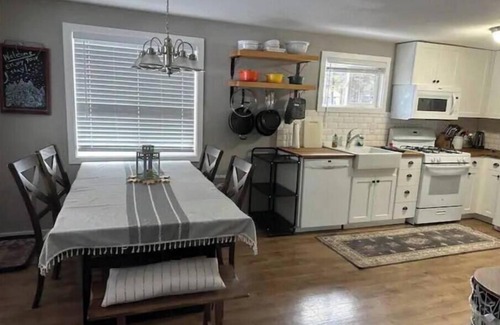 Crescent House | Crescent Cabin by Lakes & Rivers