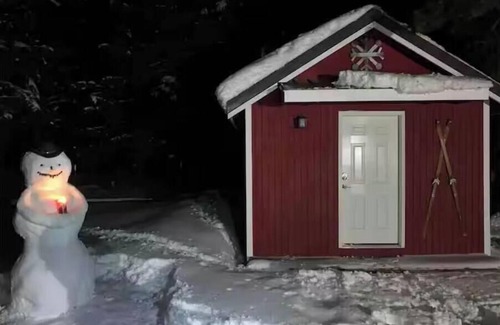 Crescent House | Crescent Cabin by Lakes & Rivers