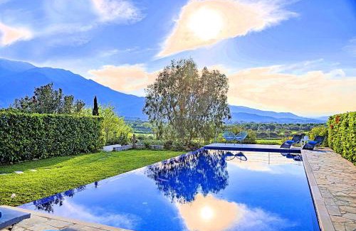 Dramia Villa | Cretan Mansion with Heated Swimming Pool