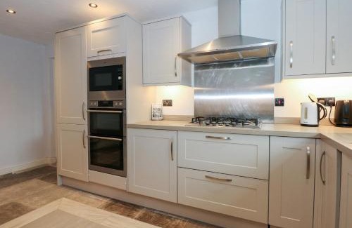 Garn Fadryn House | Criw Newydd