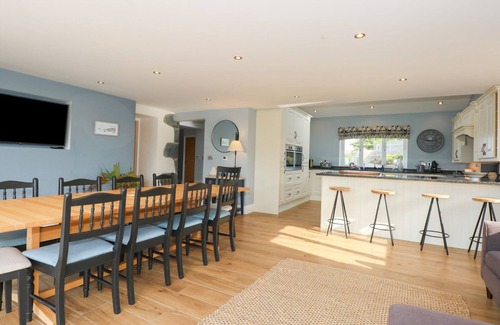 Garn Fadryn House | CRIW, pet friendly, luxury holiday cottage in Sarn Meyllteyrn