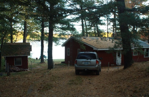 Herron Cabin | Crooked Lake lakefront Cabin in the Amish Hills