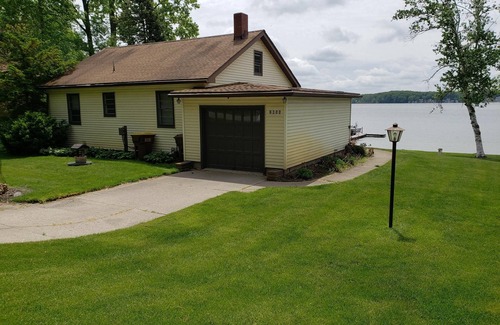 Angola Cottage | Crooked Lake Lakefront Cottage on First Basin