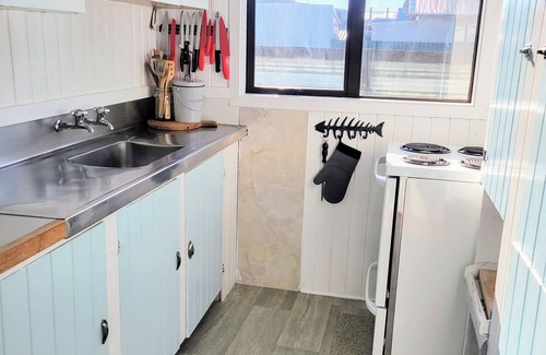 Hokitika Cottage | Crooked Mile Cottage - by the sea