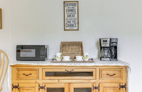 Crosby Cottage | 'crosby Huffman Hideaway' Serene Escape w/Yard