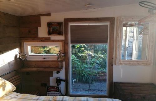 Trowbridge Apartment | Crown Cabin Wiltshire near Longleat and Bath