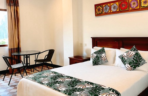 Port Vila Hotel | Crown Royale Hotel & Lounge