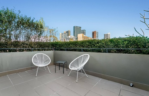 Naremburn Apartment | Crows Nest - WILL1 - Willoughby Road - Sunny 2BR Split-Level with Terrace Parking Near Crows Nest Village