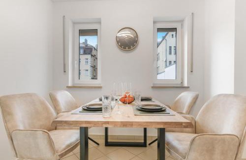 Antonviertel Apartment | cruwzo I Modern Centrally Located Apartment with Parking