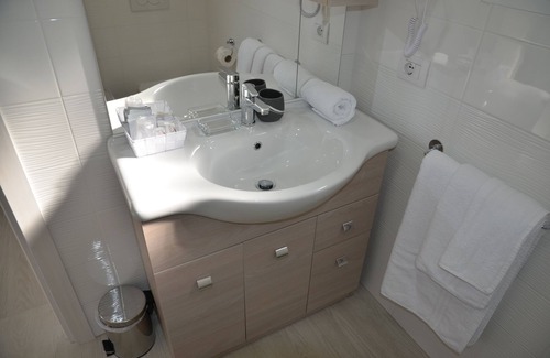 Dormelletto Bed & Breakfast | Crystal bed and breakfast