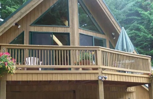 Enumclaw Apartment | Crystal Carriage House- in Greenwood, sleeps up to 4