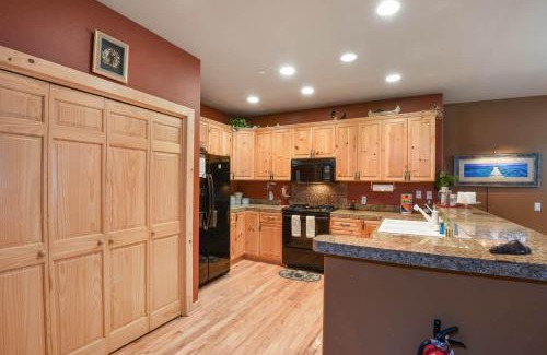 Crystal Bay House | Crystal Charm Amazing 3 BDR Condo Close to Beaches Casinos & Skiing