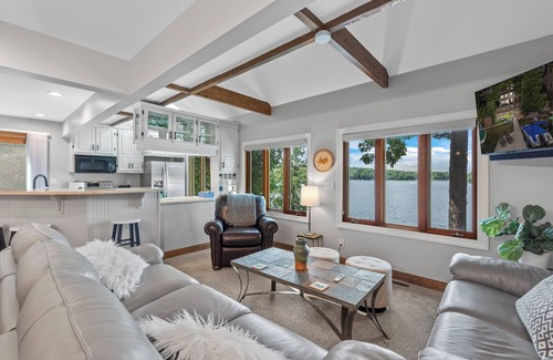 Plymouth House | Crystal Clear Lake, Hot Tub, Kayaks, SUP & Firepit