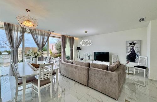 Jala Villa | Crystal Pool Villa, Green Coast, Palase