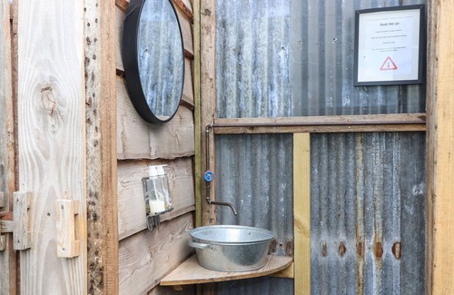 Kidwelly Cottage | CUDDFAN ECO LODGE, romantic, character holiday cottage in Kidwelly