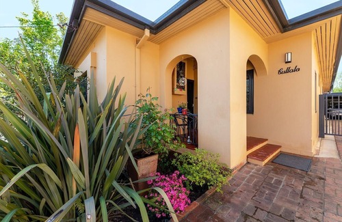 East Albury Apartment | Cullalo ArtHouse- gorgeous accommodation combined with an art gallery! - Stunning one bedroom apartment in east Albury