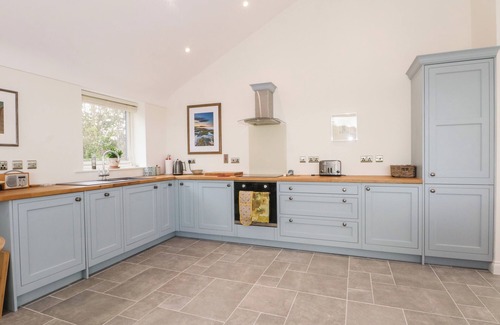 Shocklach Cottage | CURLEW, romantic, character holiday cottage, with a garden in Tilston