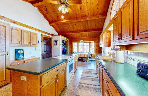 Easton House | Custom log home with wood stove, games, generous deck, & stunning mountain views