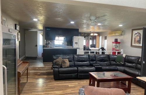 Salmon House | Cute 3 bedroom home in town