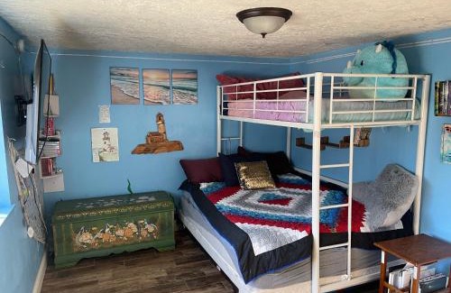 Salmon House | Cute 3 bedroom home in town