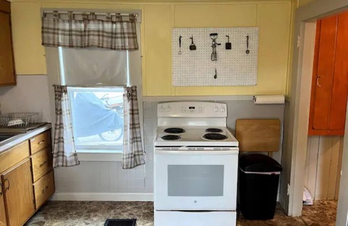 Littleton House | Cute 6-Bedroom Getaway in the heart of Littleton