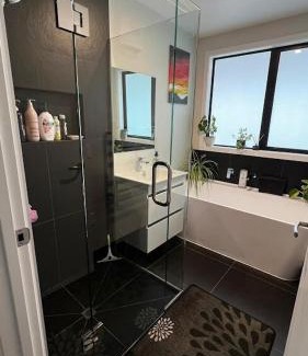 Kawarau Falls House | Cute Abode on Shepherd Road - Pet Friendly 3 Bedroom House