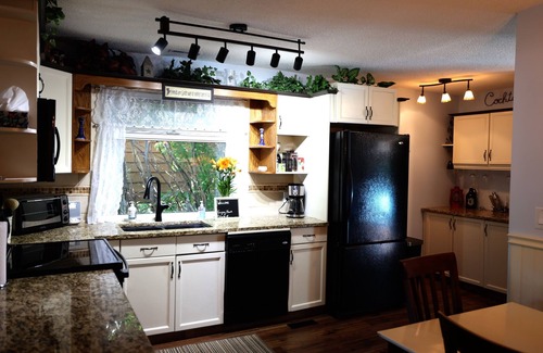 Sylvan Lake Cabin | Cute and cozy cabin a minute walk from the lake.