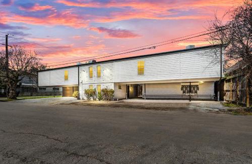 Houston Heights Apartment | Cute and Stylish 1BR Apt with Pool & Free Park