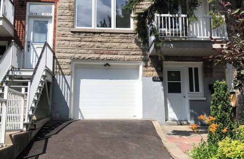 Hochelaga Apartment | Cute appartement close to green subway line in quiet neighborhood.