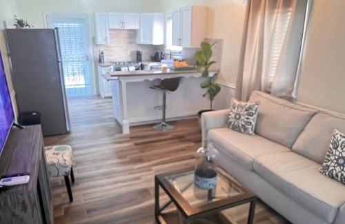 Nassau Cottage | Cute, clean and cozy cottage. 5 minute drive from Junkanoo beach and Bay street.