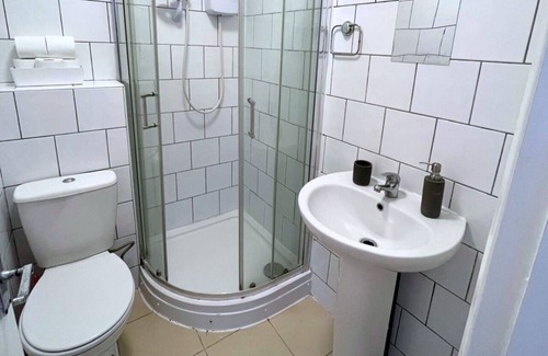 Hoe Street Apartment | Cute Garden Studio with private entrance, 5-min walk to tube (Victoria line)