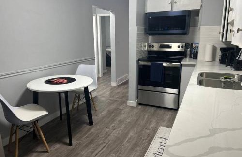 Highland Park Apartment | Cute Highland Park Entire Unit B