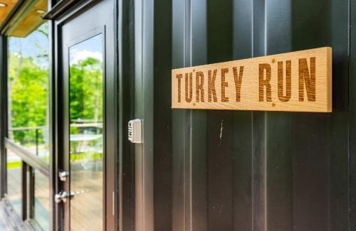 Rileyville Apartment | Cute Riverside Cabin w Hot Tub Fire Pit & Kayaks