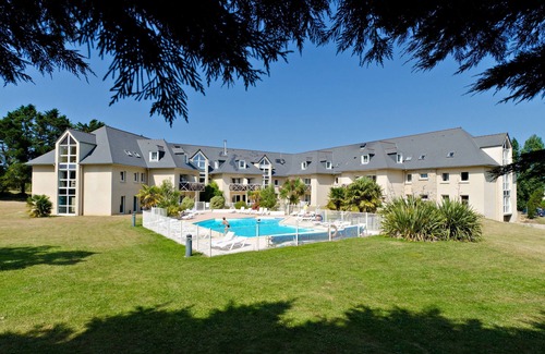Saint-Briac-sur-Mer Condo | Cute Seaside Apartment | Walk to the Beach!