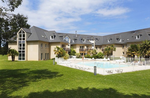 Saint-Briac-sur-Mer Condo | Cute Seaside Apartment | Walk to the Beach!