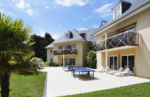 Saint-Briac-sur-Mer Condo | Cute Seaside Apartment | Walk to the Beach!