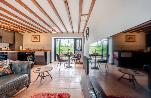 Lampeter House | Cwtch Bee - One Bedroom House, Sleeps 2