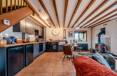 Lampeter House | Cwtch Honey - One Bedroom House, Sleeps 2