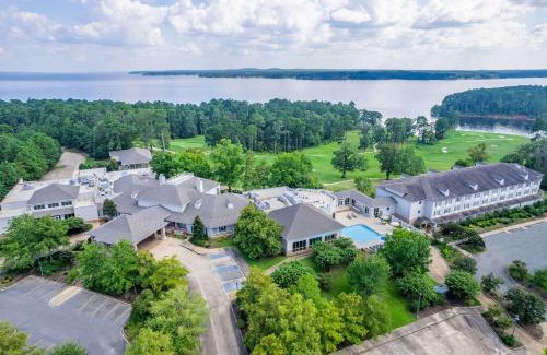 Negreet Hotel | Cypress Bend Resort, a Wyndham Hotel