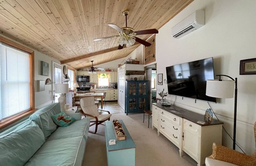 Chincoteague House | Cypress Cottage -Waterview-TOWN LINENS AND TOWELS/Beach Supplies Provided