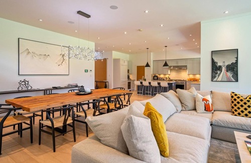 Whistler Ski Chalet | Cypress Links - Golf Course Location, modern w/AC, Hot tub