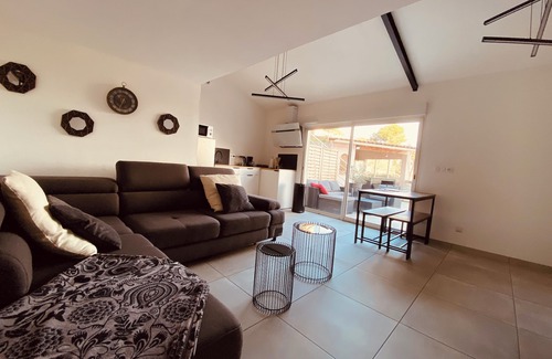 Istres Apartment | Dépendance Avec Jacuzzi, vue Panoramique sur Lanse du Ranquet et Plage à Pied !