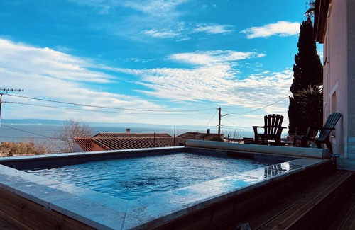 Istres Apartment | Dépendance Avec Jacuzzi, vue Panoramique sur Lanse du Ranquet et Plage à Pied !