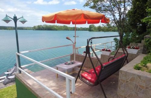 Gyekenyes House | DÉZSAFÜRDŐS TÓPARTI NYARALÓ