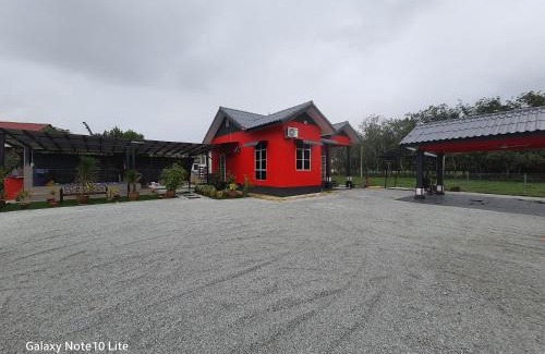 Kampung Gong Mak Som House | D'MENTARI BONDA Homestay Pool